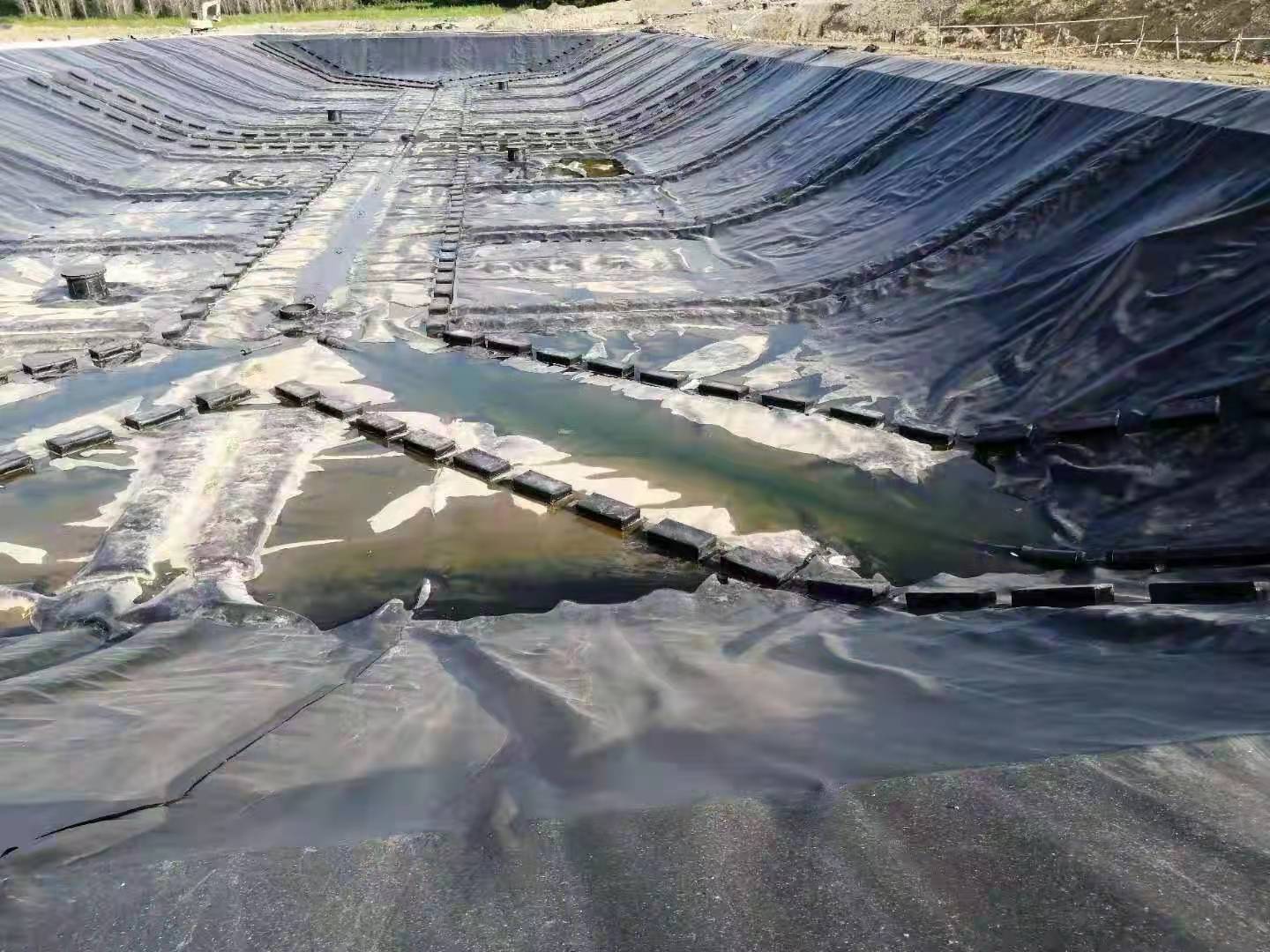 HDPE土工膜應用在調節池