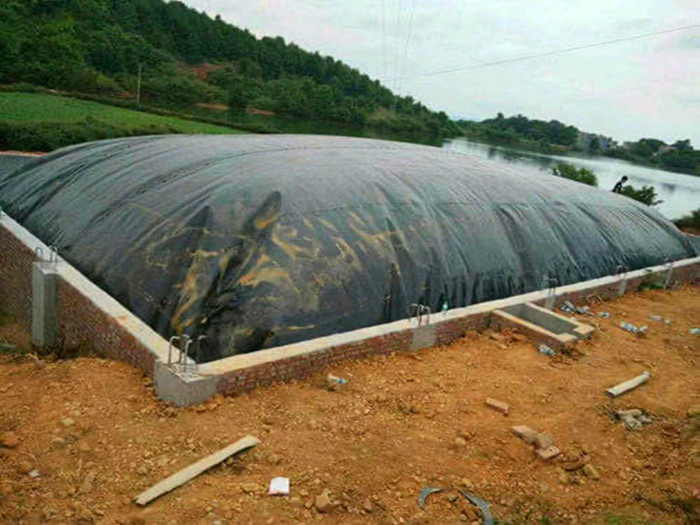 土工膜在施工中添加保護層的原因